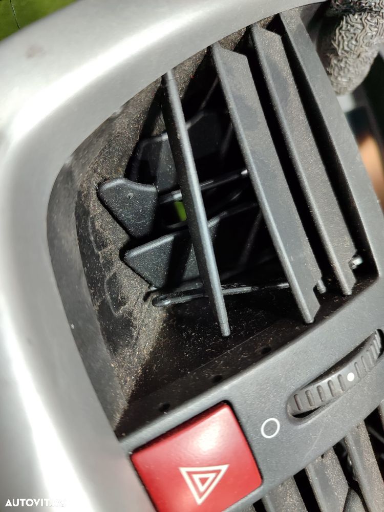 DISPLAY CENTRAL BORD + VENTILATIE + BUTON AVARIE PEUGEOT 207 1.4 BENZINA 2007 / BERLINA 3 USI COD OEM 9663205580 / 9664158480 / 9650068177 / 2006-2014 - 3