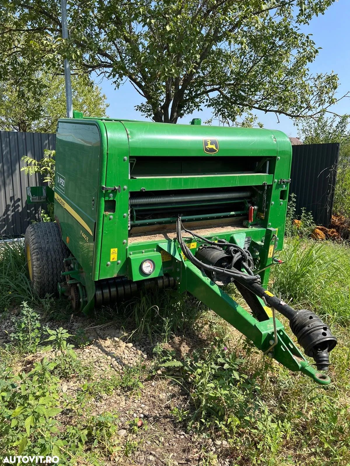John Deere F440E - 1