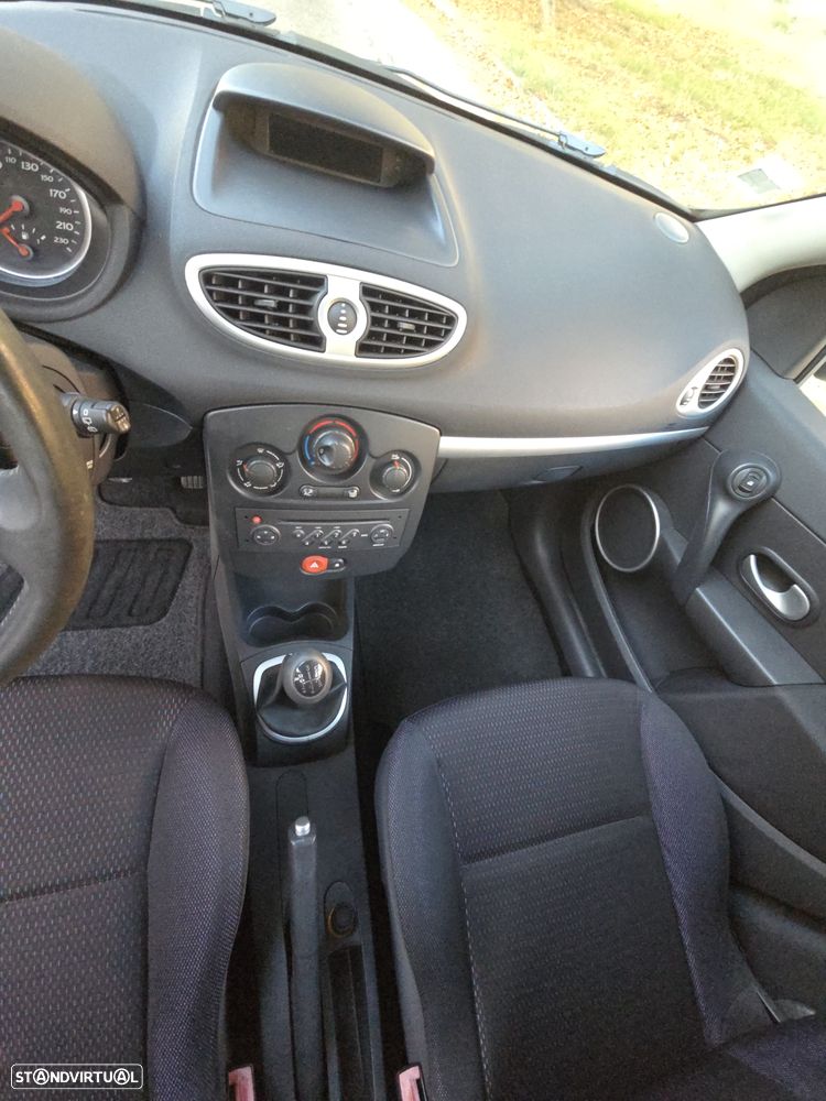 Renault Clio 1.2 16V Dynamique S - 18