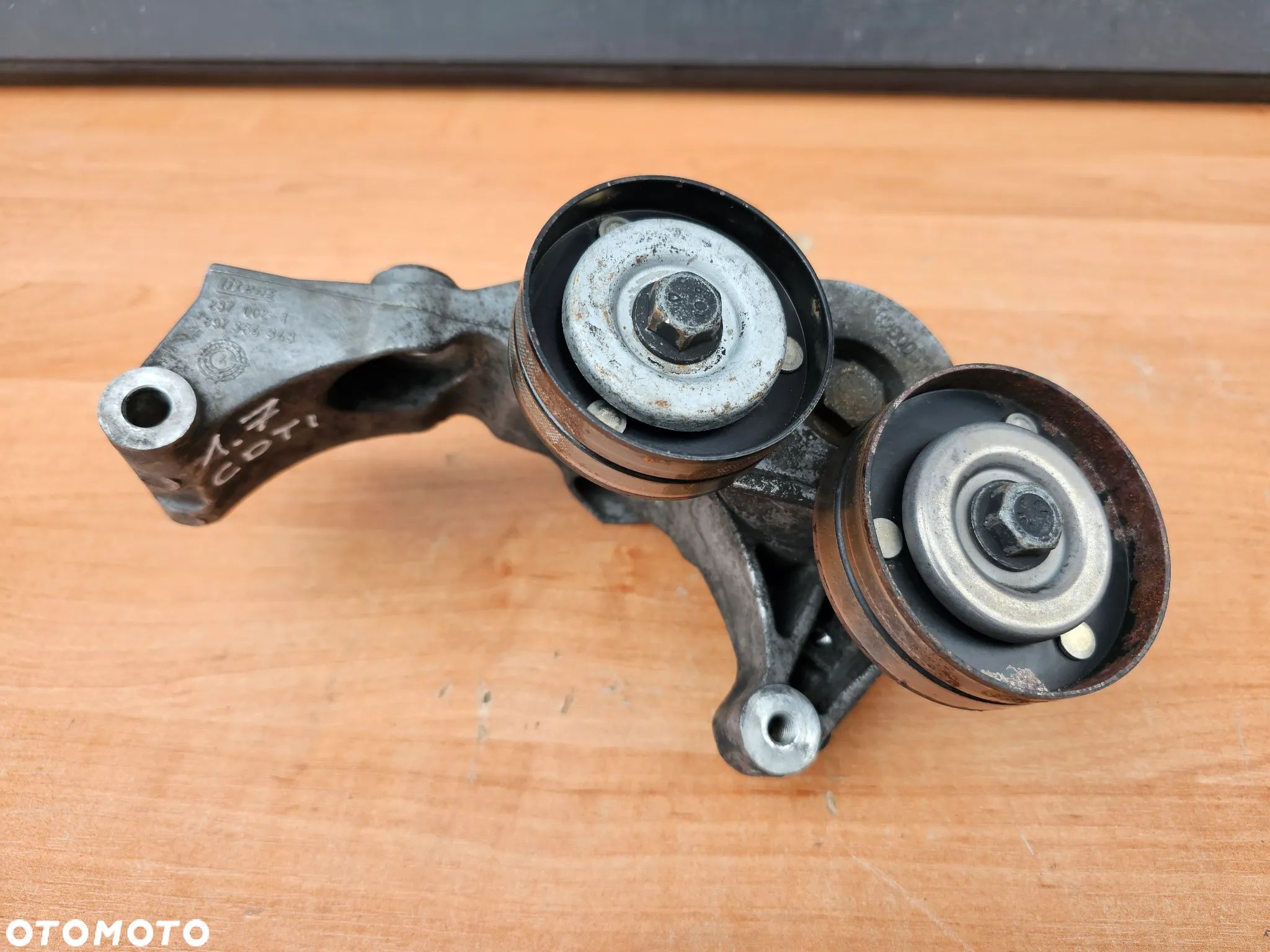 ŁAPA WSPORNIK ALTERNATORA NAPINACZ PASKA OPEL MERIVA A 1.7 CDTI 897364343 - 1