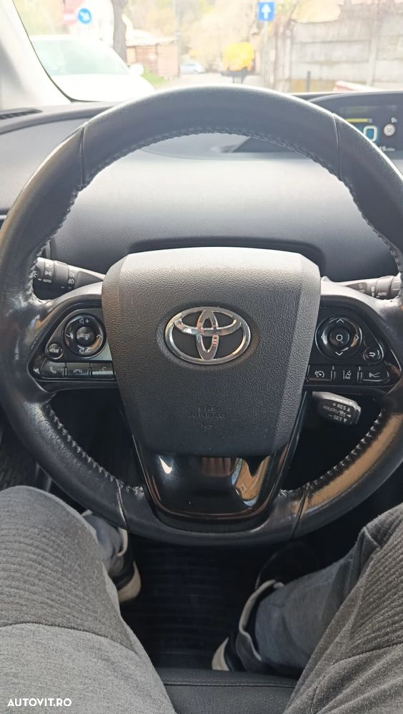 Toyota Prius Hybrid Executive - 14