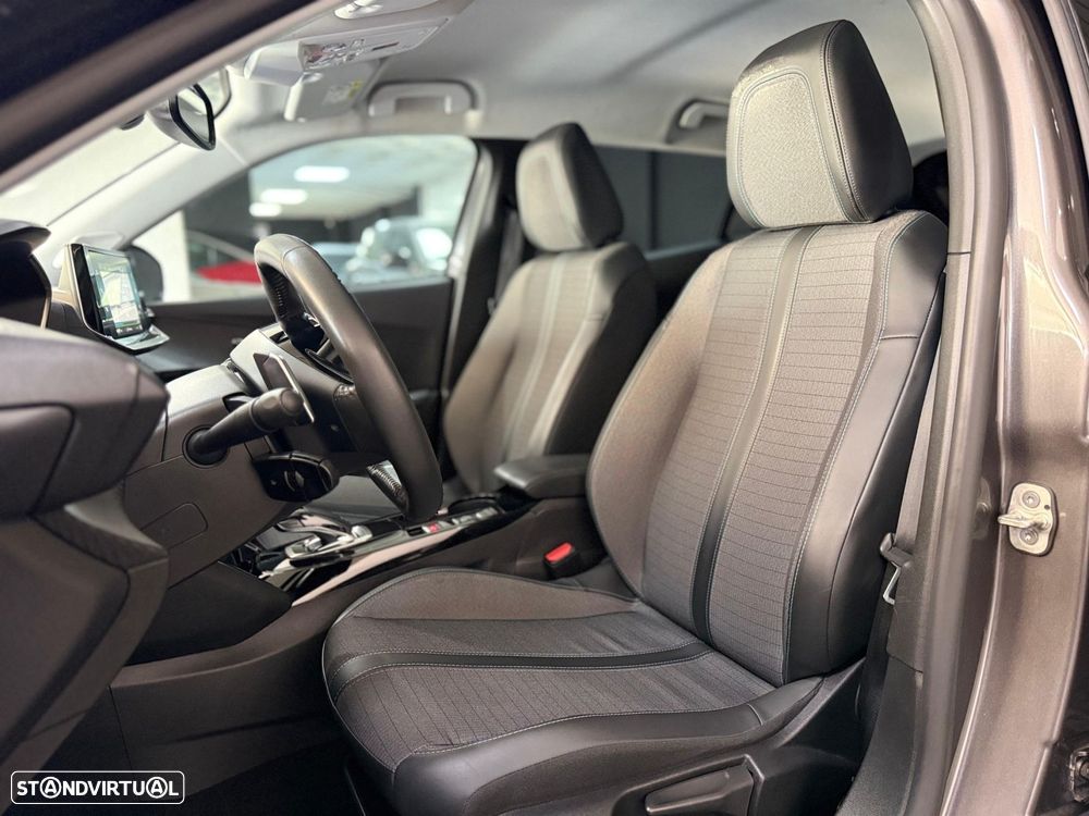 Peugeot 2008 1.2 PureTech Allure Pack EAT8 - 10