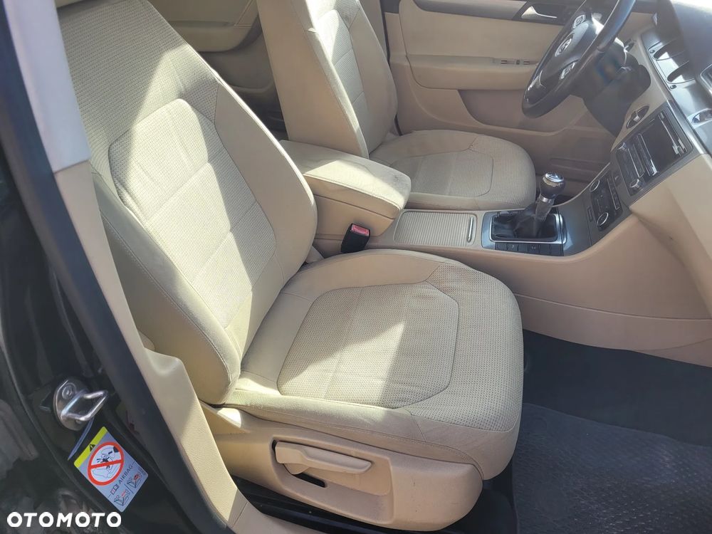 Volkswagen Passat 2.0 TDI Comfortline - 12