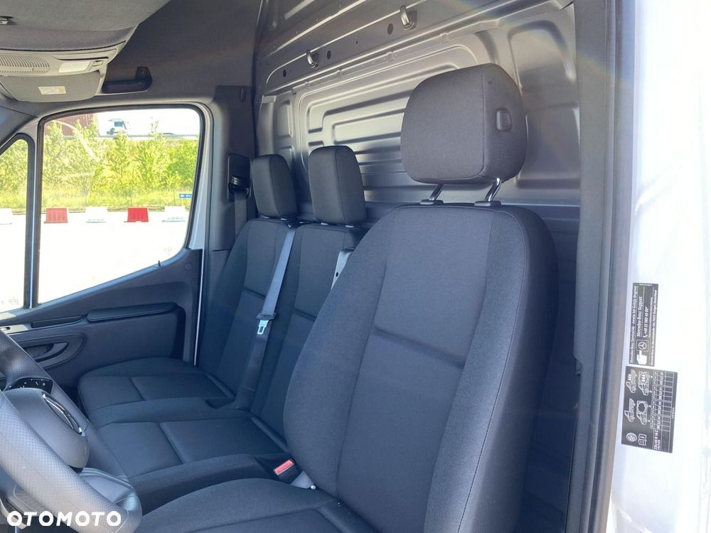 Mercedes-Benz Sprinter - 12
