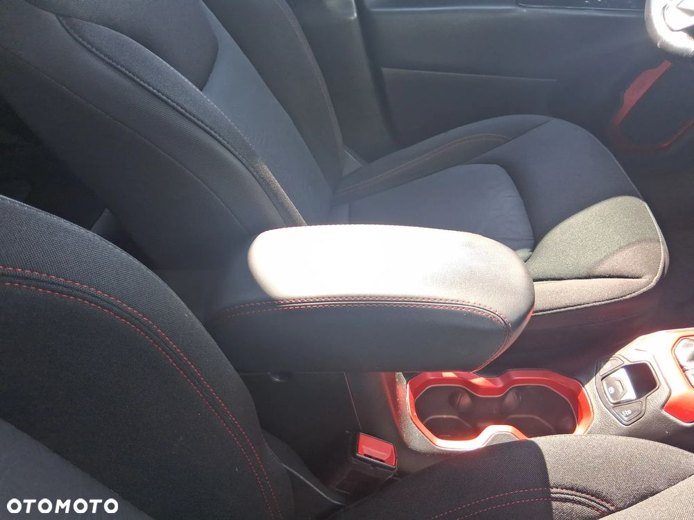 Jeep Renegade - 32