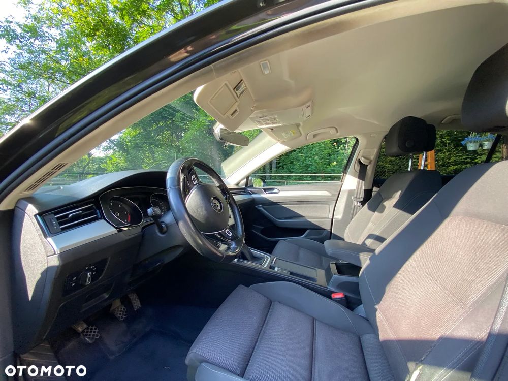 Volkswagen Passat - 19