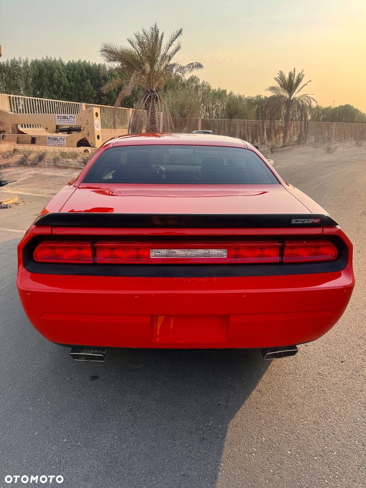 Dodge Challenger 6.1 SRT8 - 5