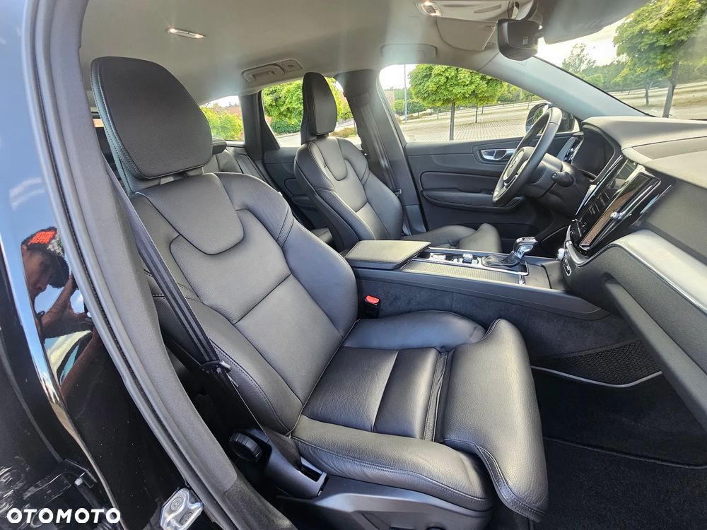 Volvo XC 60 D4 Momentum Pro - 28