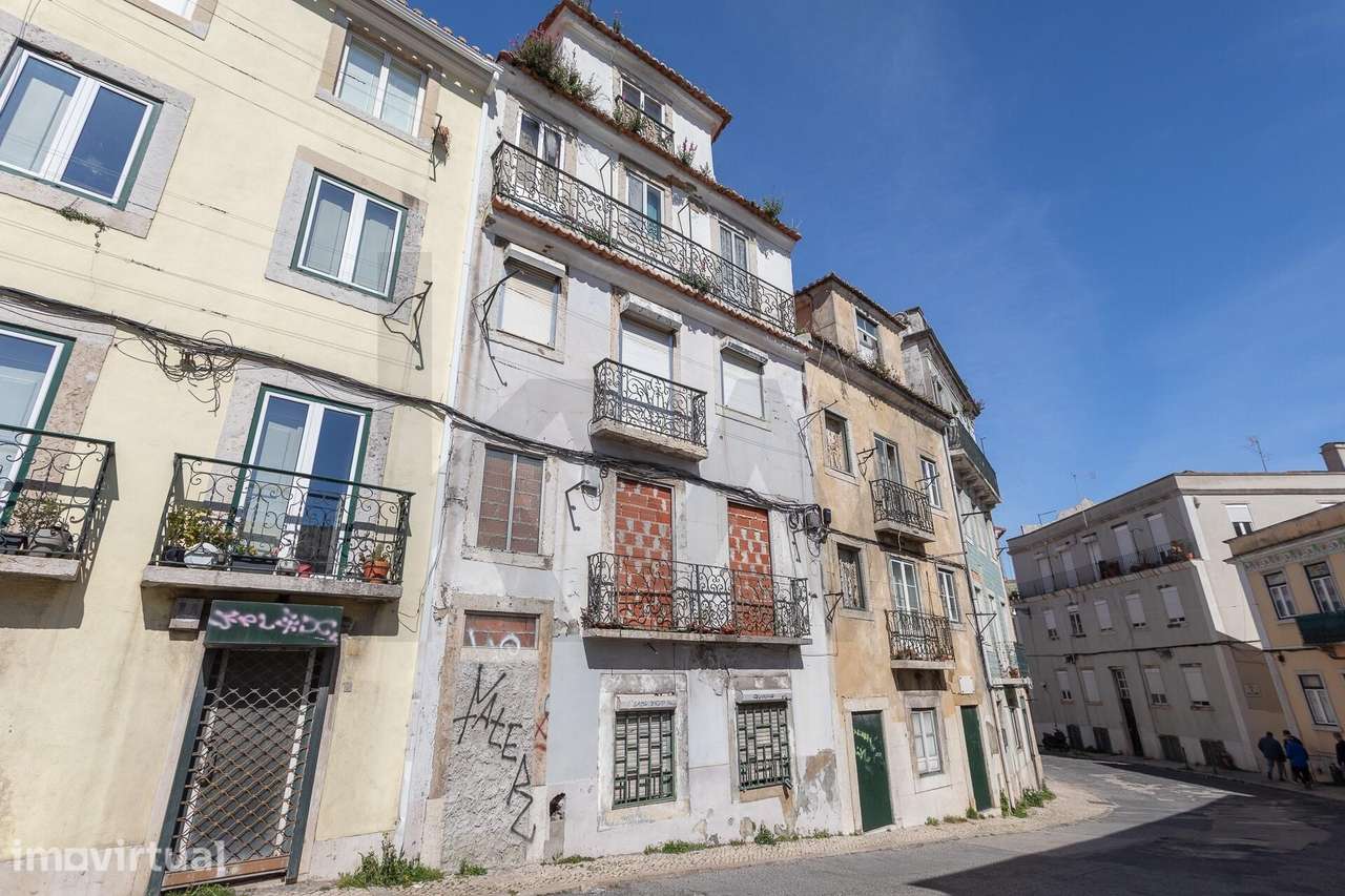 Prédio para reabilitação junto ao Miradouro da Graça | Elevado pote - Grande imagem: 2/20