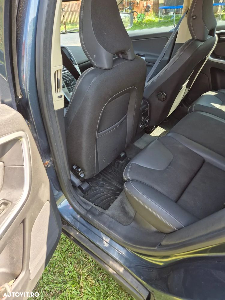 Volvo XC 60 D5 AWD Summum - 8