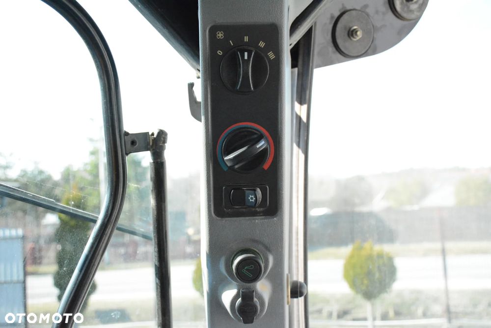 New Holland TSA.135 / 2004r. / Ładowacz czołowy / Tuz / Klima / Super stan - 29