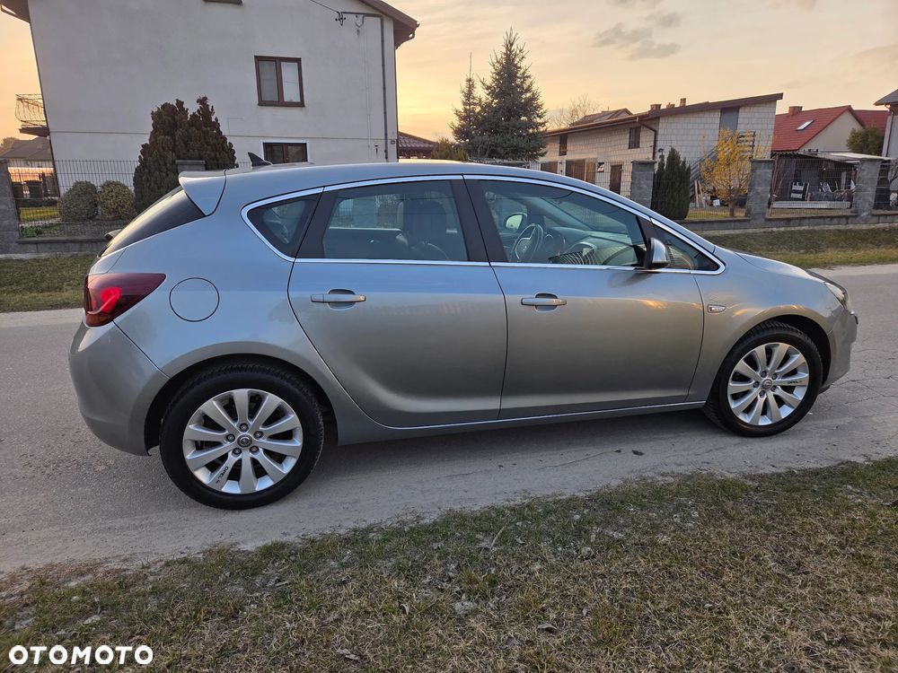 Opel Astra 1.6 Turbo Design Edition - 3