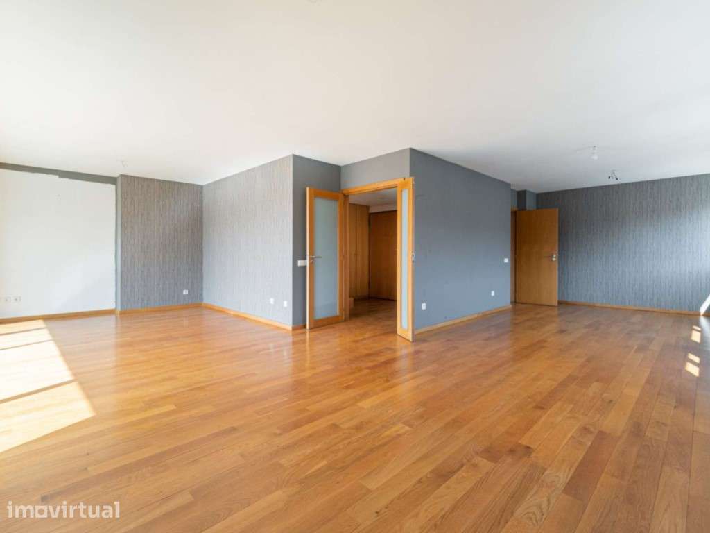 Apartamento T4+1 duplex com varanda em Matosinhos Sul - Grande imagem: 2/24