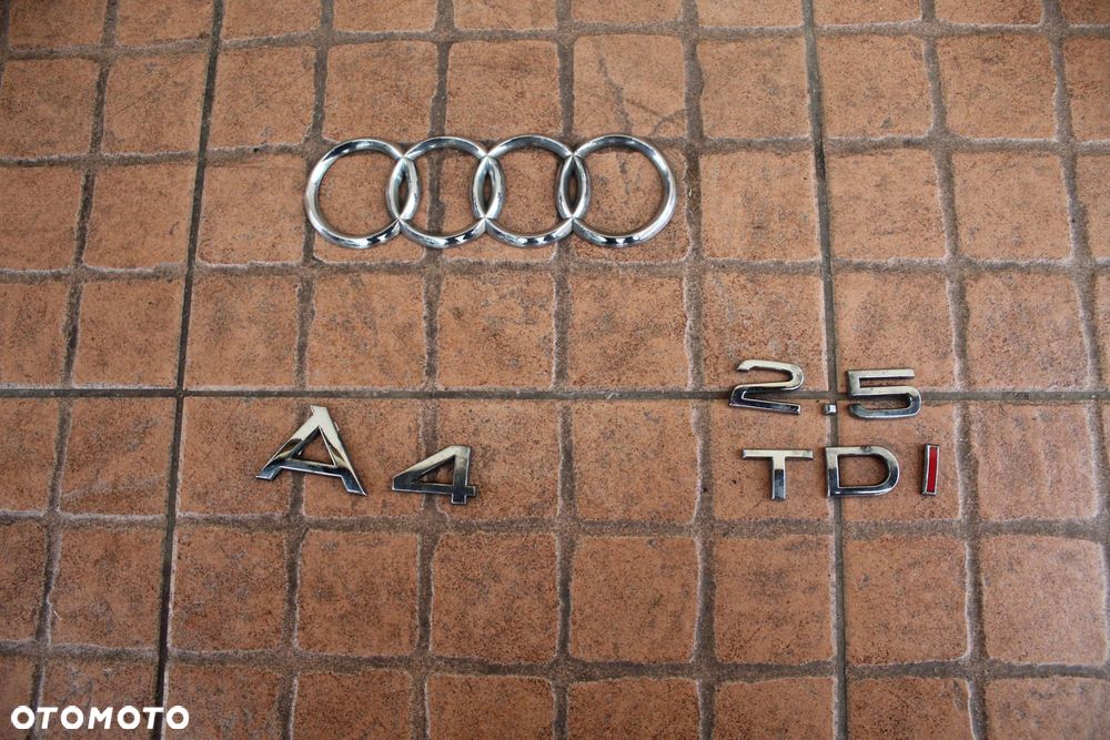 ZNACZEK EMBLEMAT KLAPY AUDI A4 B6 2.5 TDI - 1