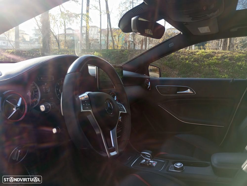 Mercedes-Benz A 45 AMG 4-Matic - 11