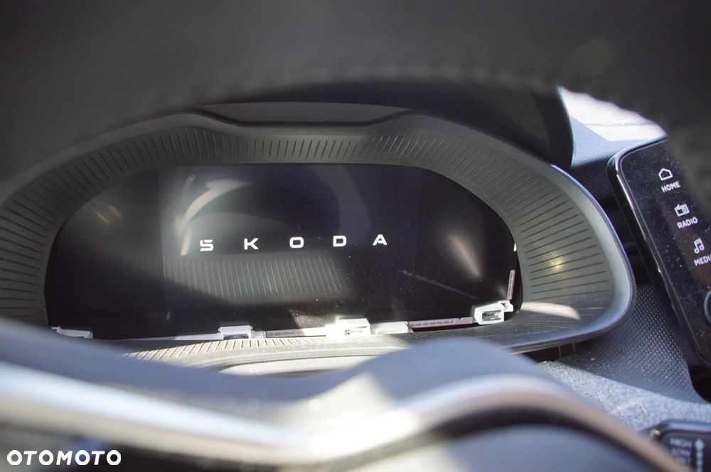 Auto na części - Skoda Scala Lift 1.5 TSI 150 KM DXDB VCF LF7C 2024R Silnik Skrzynia Zderzak Błotnik Klapa Drzwi Szyba Lusterko Lampa Sterownik Moduł Deska Kokpit Wyświetlacz - 11