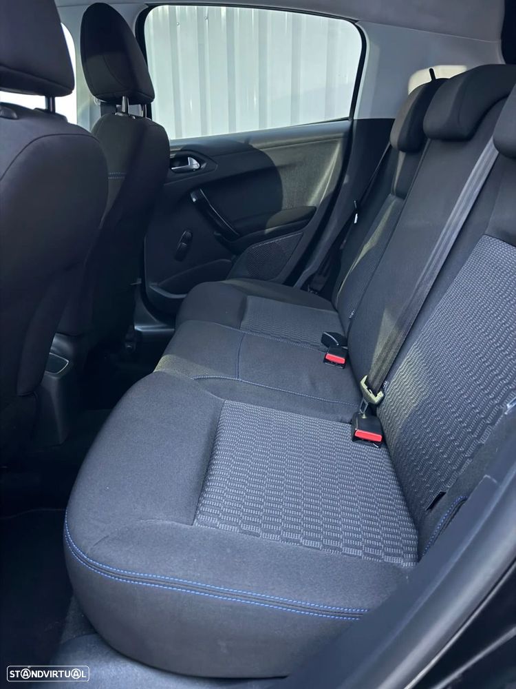 Peugeot 208 1.2 PureTech Style - 12