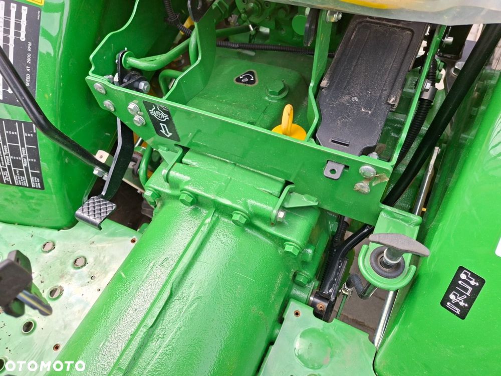 John Deere 3028 En 4X4 - 12