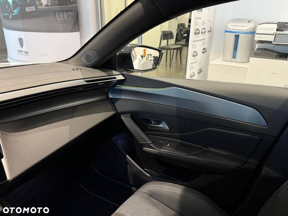 Peugeot 408 - 25