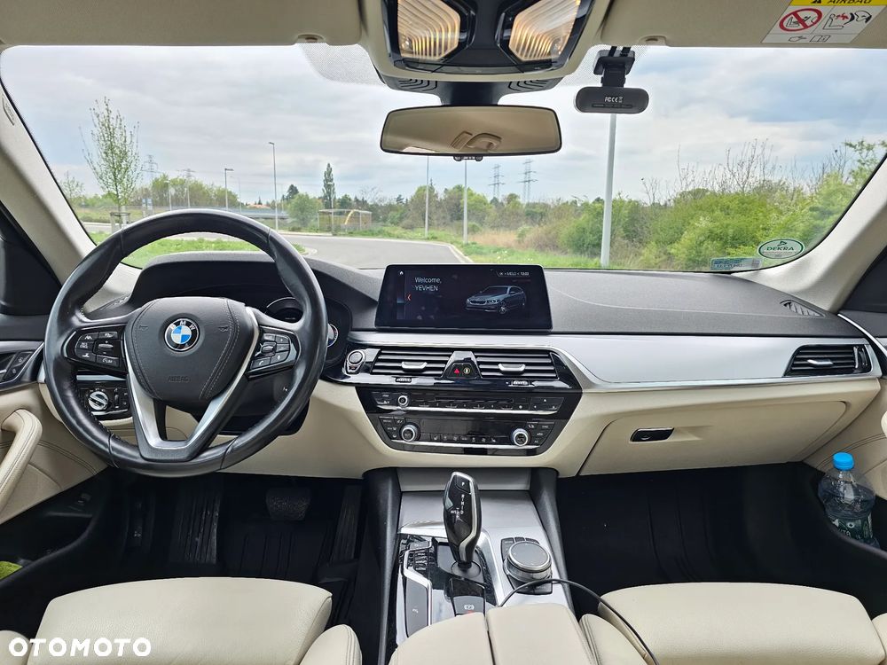 BMW Seria 5 520d xDrive Luxury Line sport - 9