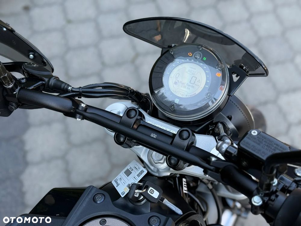 Husqvarna Svartpilen - 23