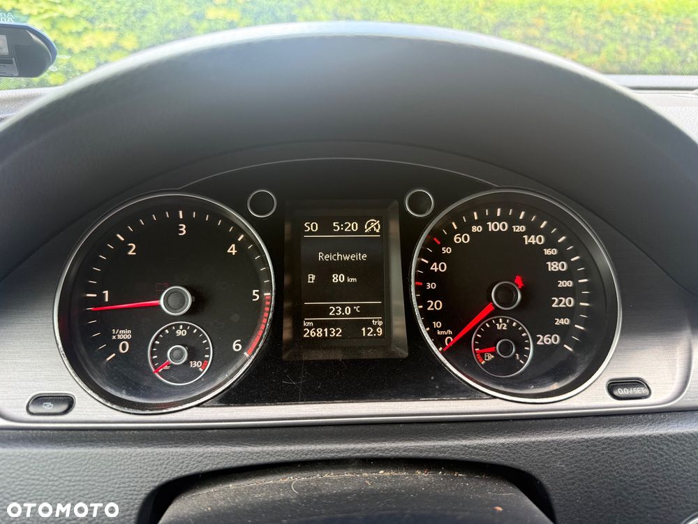 Volkswagen Passat - 20