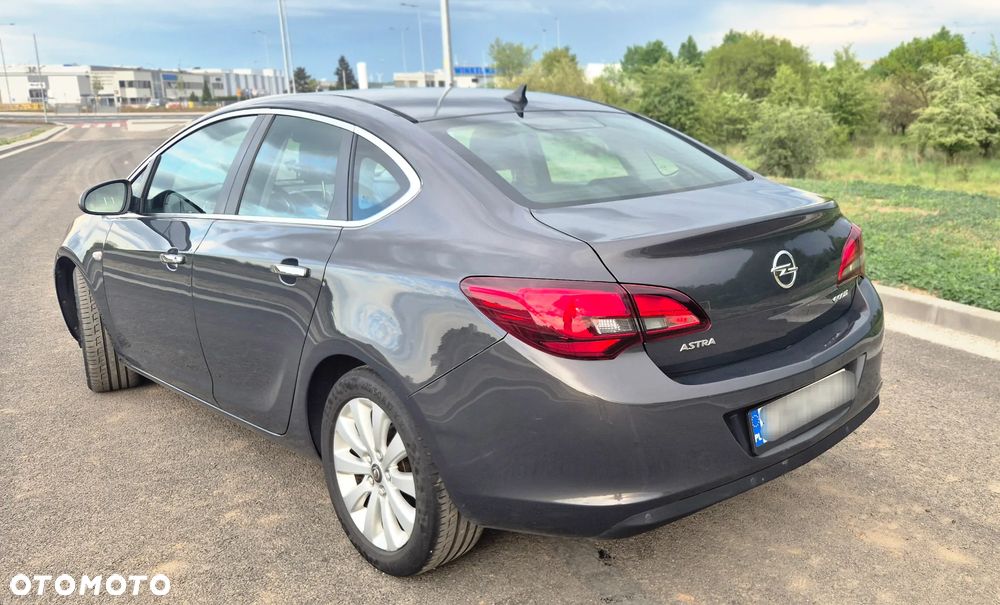 Opel Astra 1.7 CDTI ecoFLEX - 11
