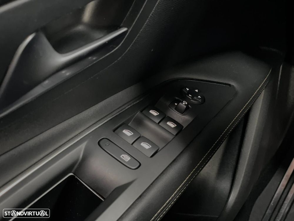 Peugeot 3008 1.6 PureTech GT EAT8 - 8