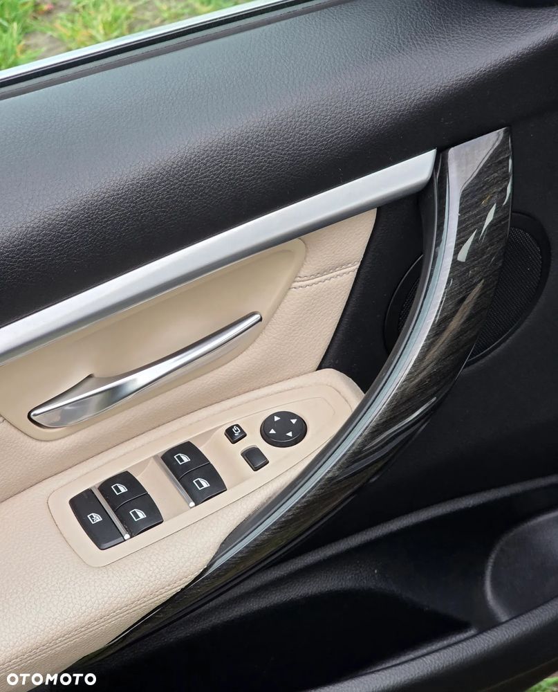 BMW Seria 3 320i xDrive Luxury Line - 12