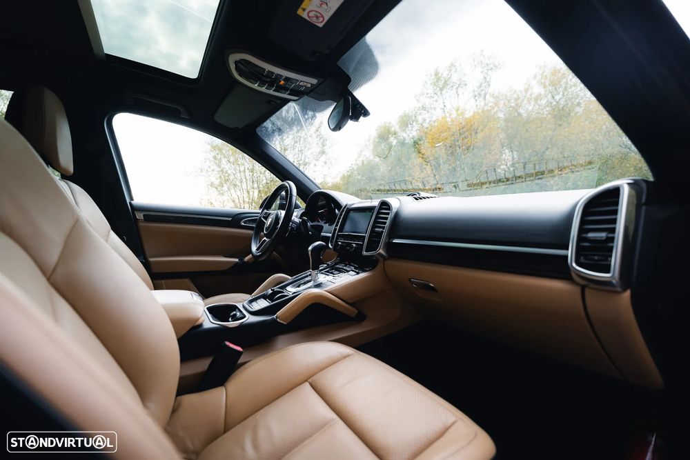 Porsche Cayenne - 23