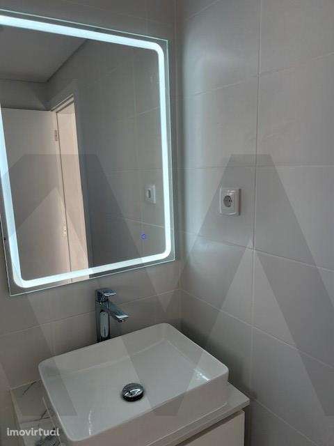 NOVA OPORTUNIDADE EM AMORA T2 Totalmente remodelado - Grande imagem: 2/33