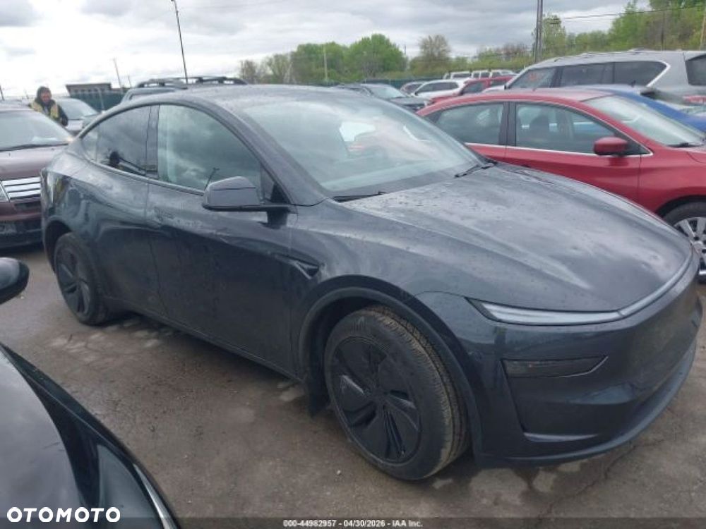 Tesla Model Y - 5