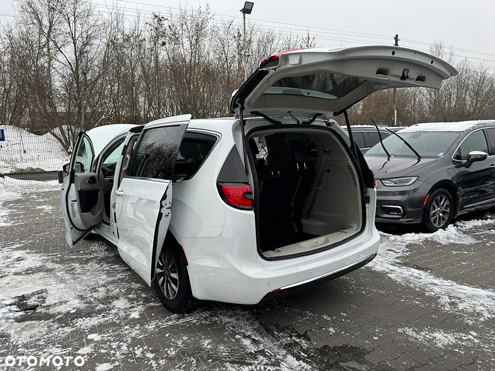 Chrysler Pacifica - 31