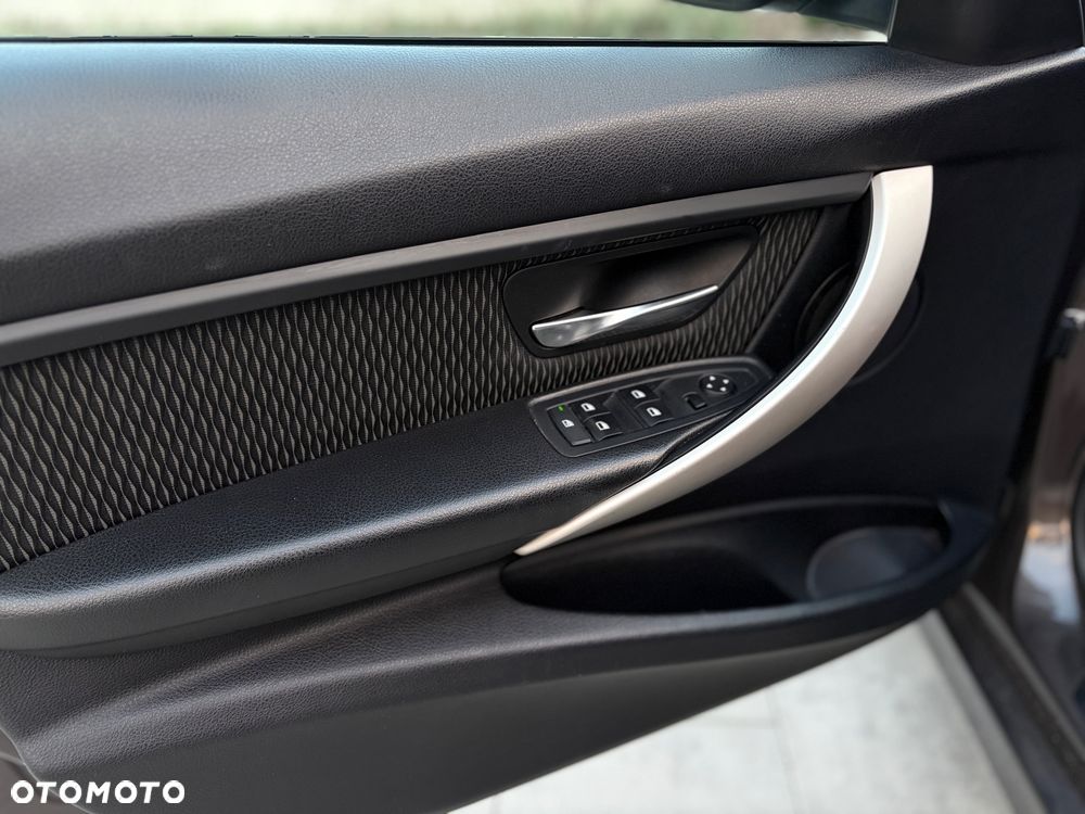 BMW Seria 3 318d DPF - 12