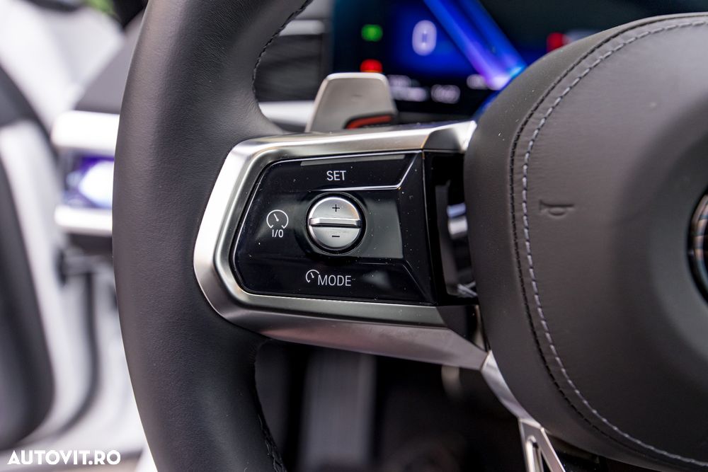 BMW Seria 7 740d xDrive MHEV - 24