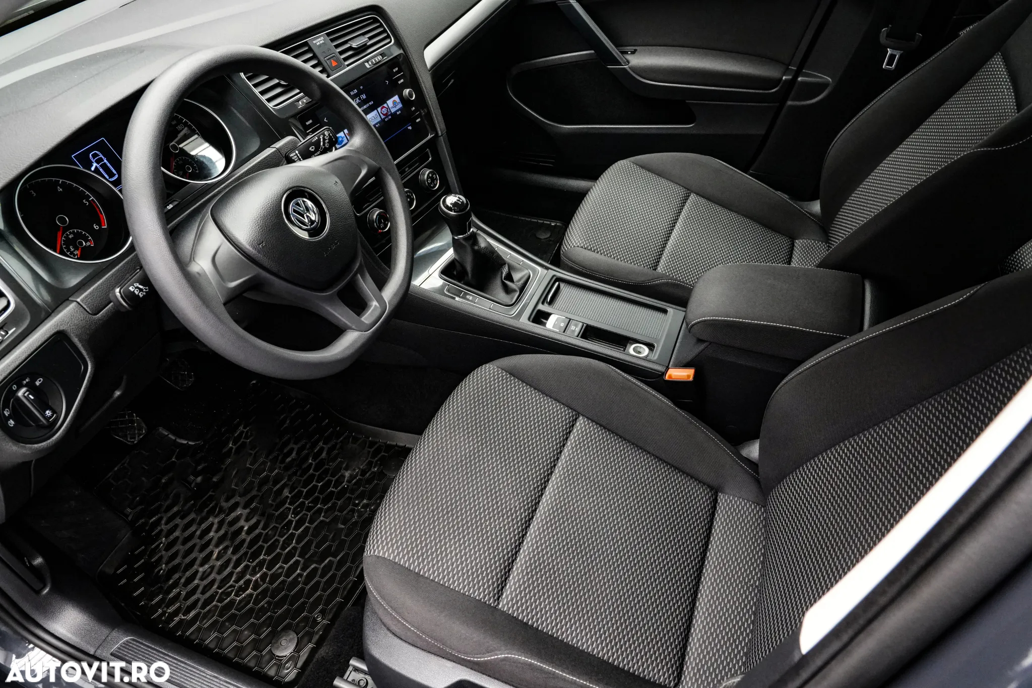 Volkswagen Golf 1.6 TDI Comfortline - 12
