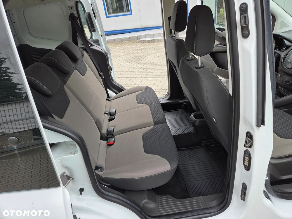Ford Transit Courier - 23
