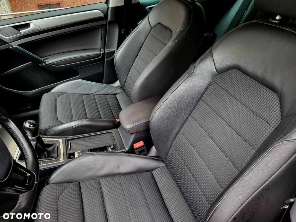 Volkswagen Golf - 32