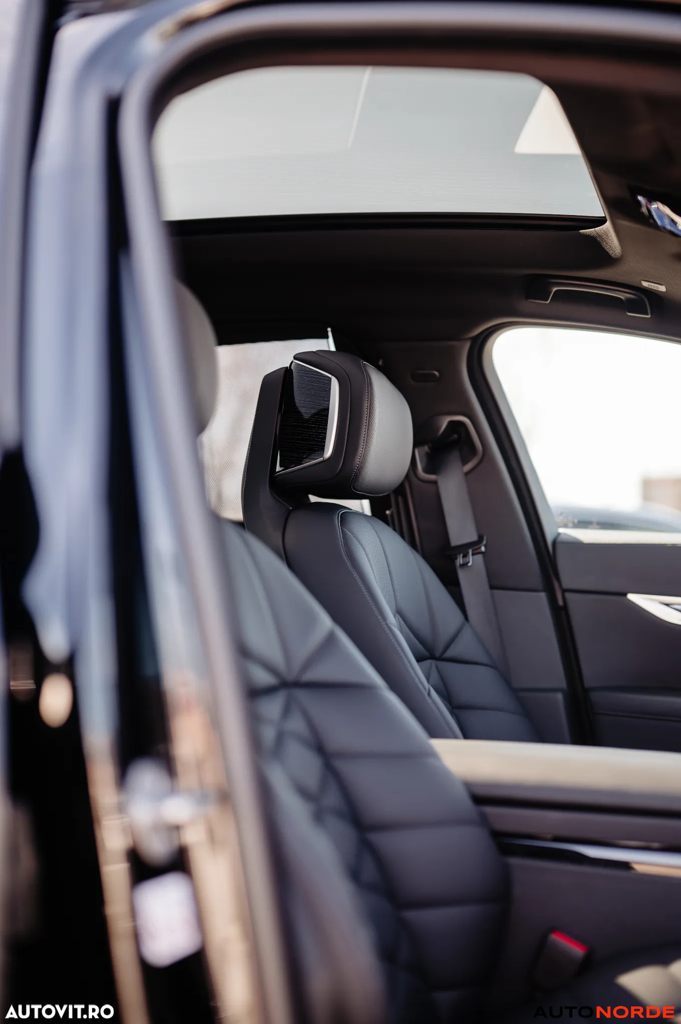 BMW Seria 7 740d xDrive MHEV - 28