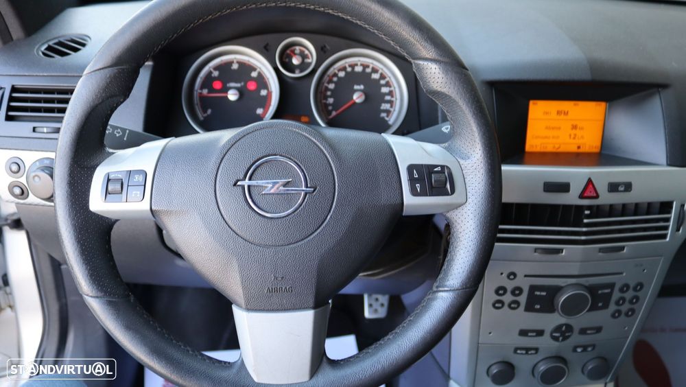 Opel Astra GTC 1.3 CDTi - 23