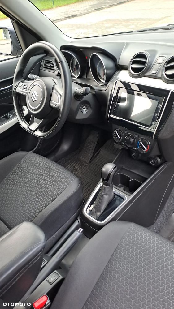 Suzuki Swift 1.2 Premium Plus CVT - 3