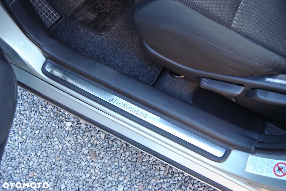 Toyota Avensis 1.8 VVT-i Sol - 31