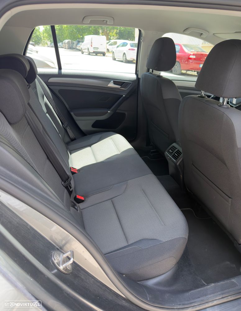 VW Golf 1.6 TDI Confortline - 11