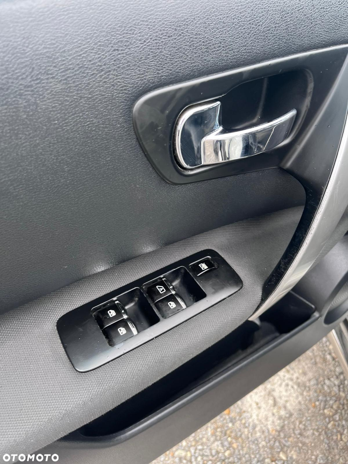 Nissan Qashqai 2.0 dCi Tekna - 4