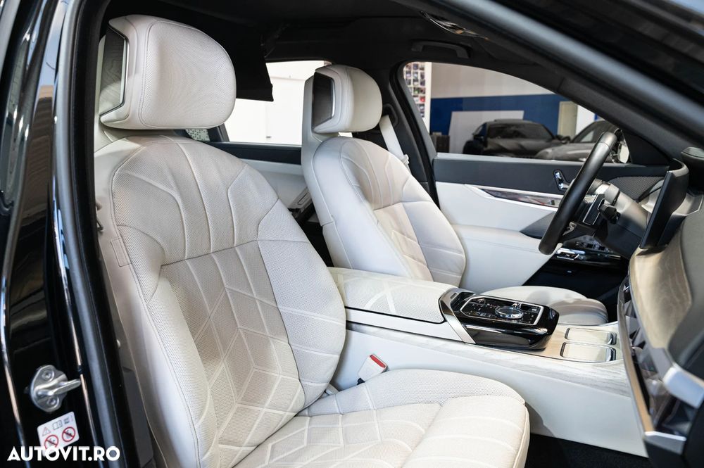 BMW Seria 7 740d xDrive MHEV - 13