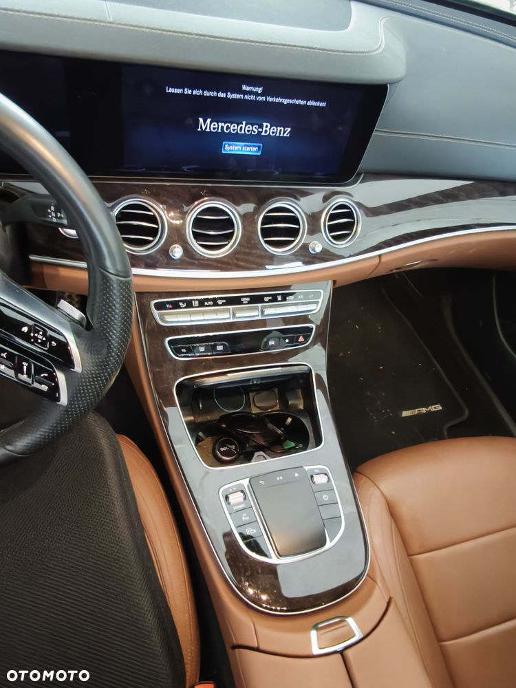 Mercedes-Benz Klasa E 300 de AMG - 14