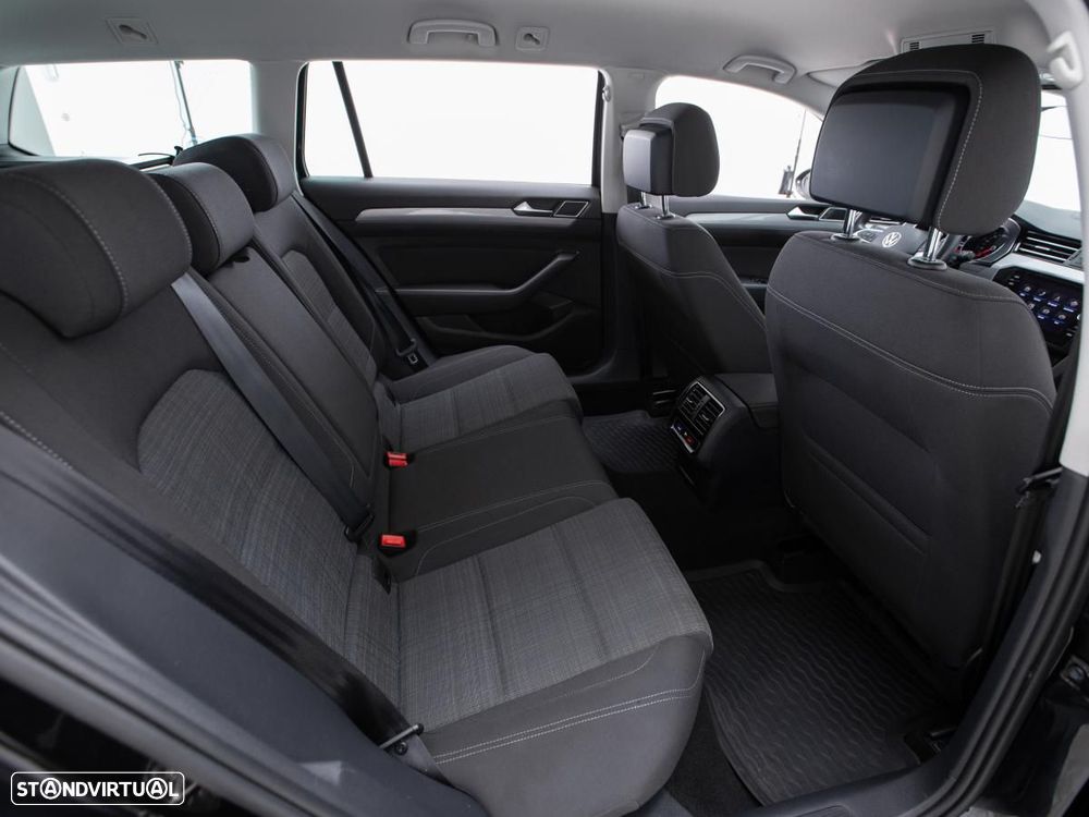 VW Passat Variant 2.0 TDI Business DSG - 11