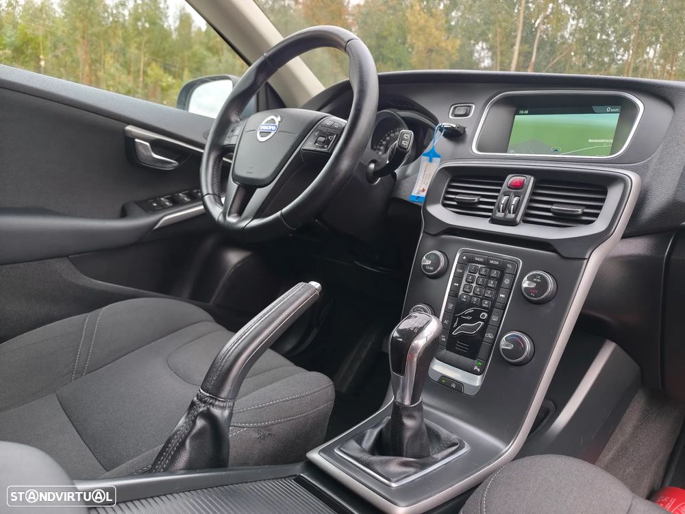 Volvo V40 D2 Momentum - 6