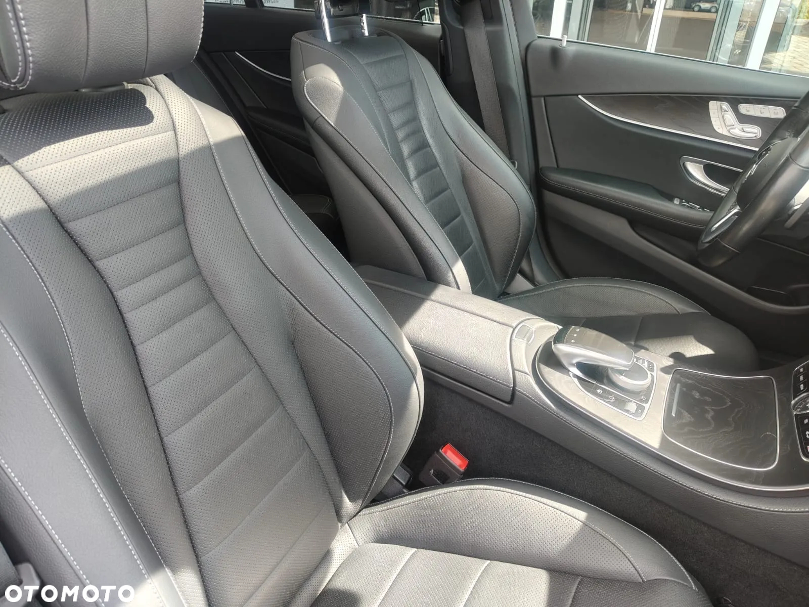 Mercedes-Benz Klasa E 400 d 4-Matic 9G-TRONIC - 23