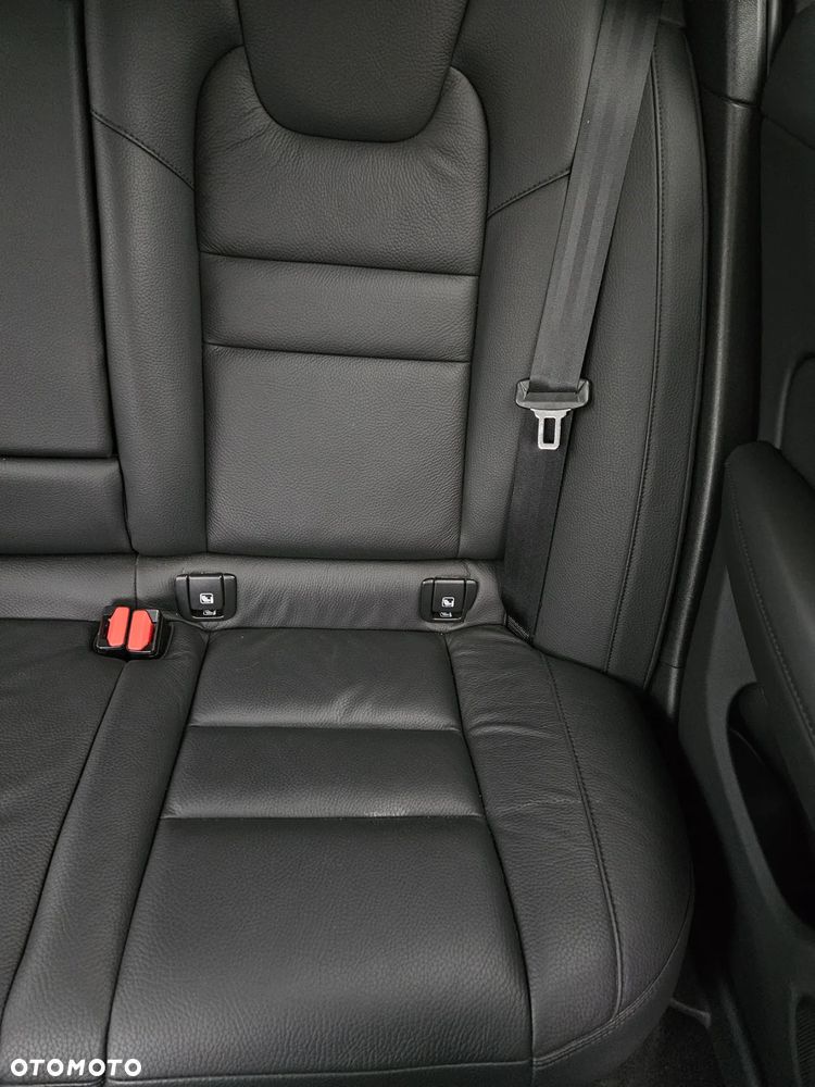 Volvo V60 B4 B Plus Dark - 35